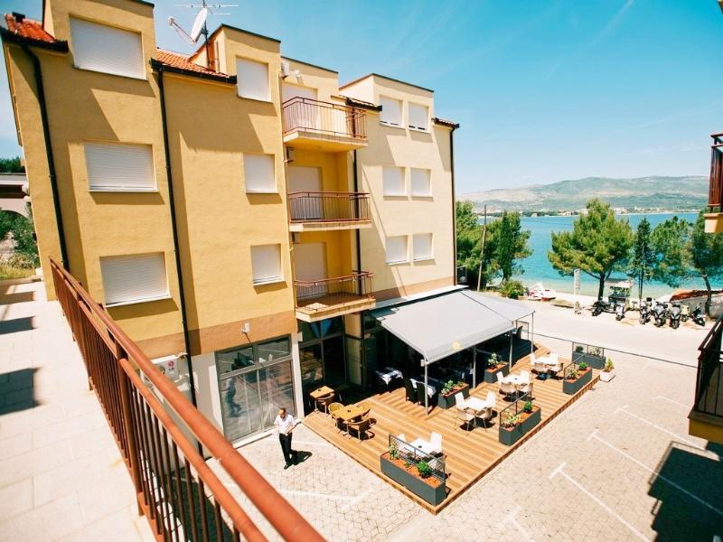 Hotel apartamentowy Malo Arbanija
