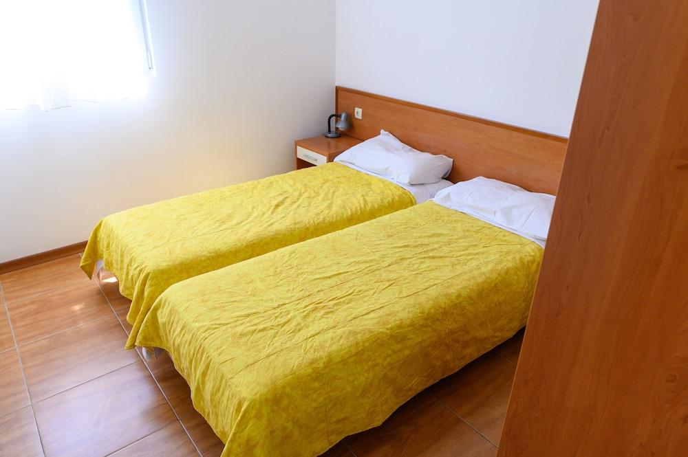 Malo Hotel apartamentowy Arbanija