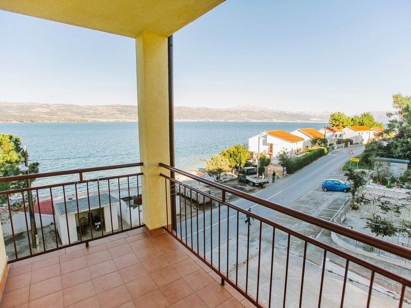 Malo Hotel de apartamente Arbanija