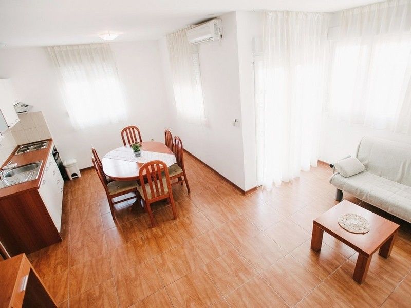Malo Hotel apartamentowy Arbanija
