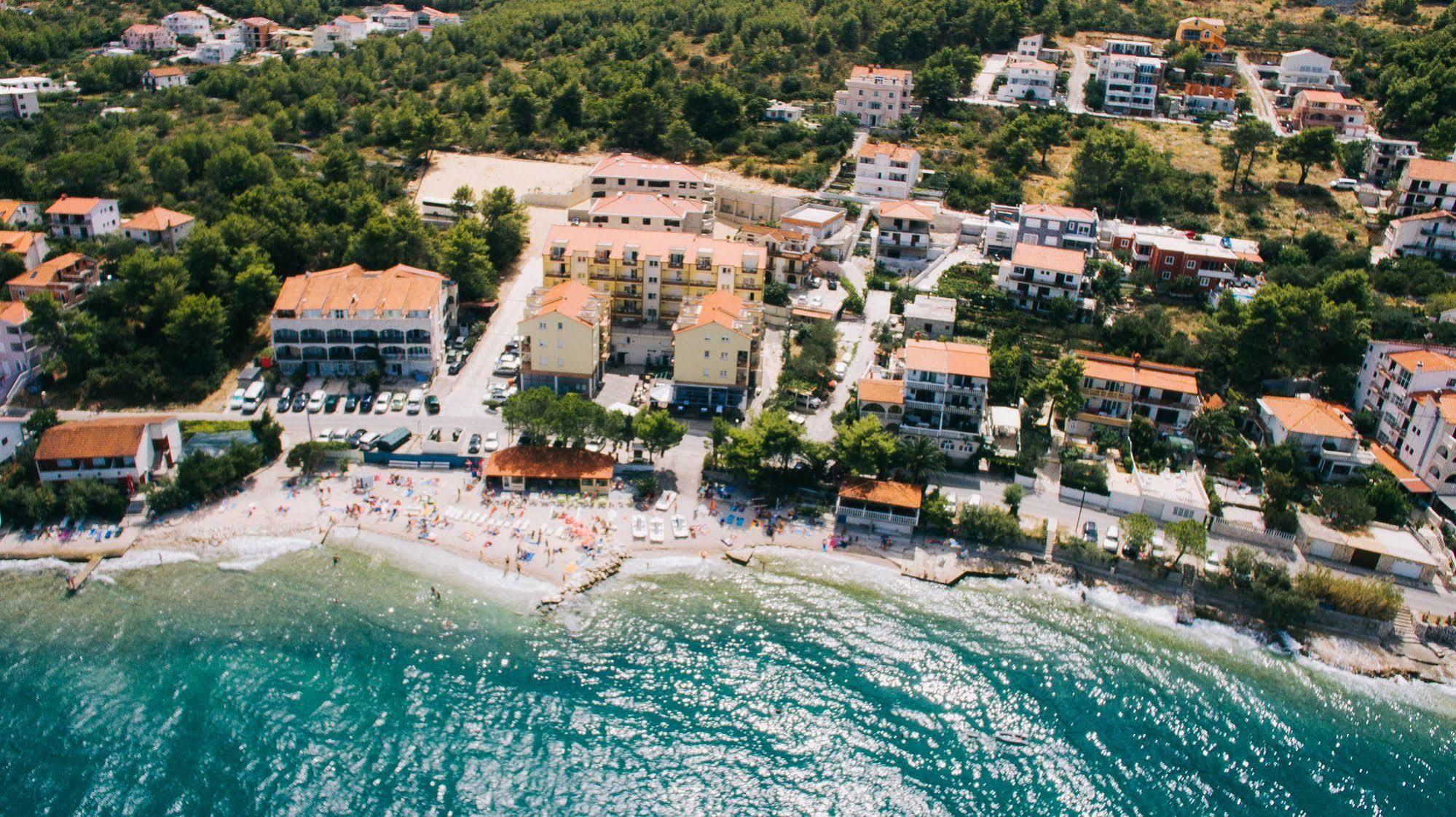 Malo Hotel apartamentowy Arbanija